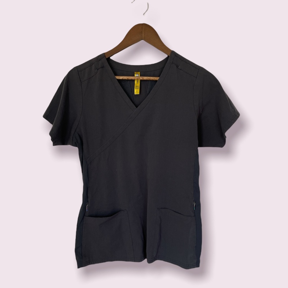 ✨WonderWink Women’s Scrub Top Size Small✨